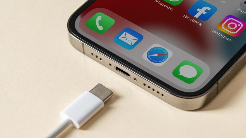 USB-C iPhone 15 Apple mungkin selambat kabel Lightning
